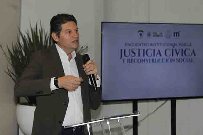 El presidente municipal Alfonso Martínez Alcázar durante el Encuentro Institucional por la Justicia Cívica y Reconstrucción Social.