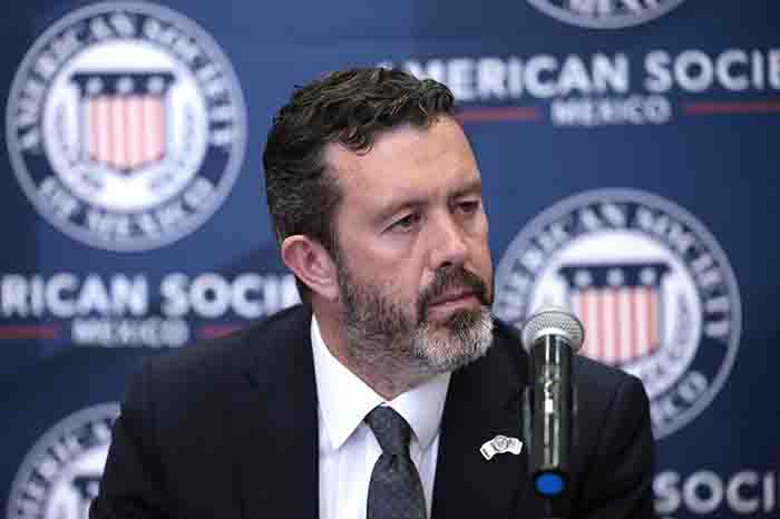 Conferencia de prensa de la American Society de México abordando temas de seguridad y economía bilateral.