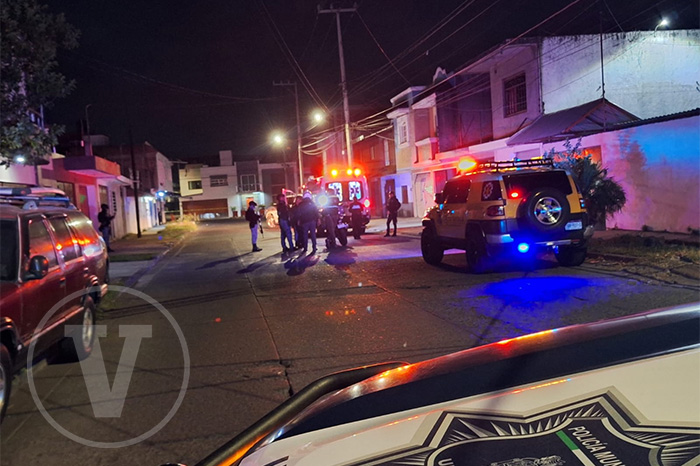 Elementos de la Guardia Nacional y Policía resguardando escena de ataque armado en la colonia México, Uruapan.