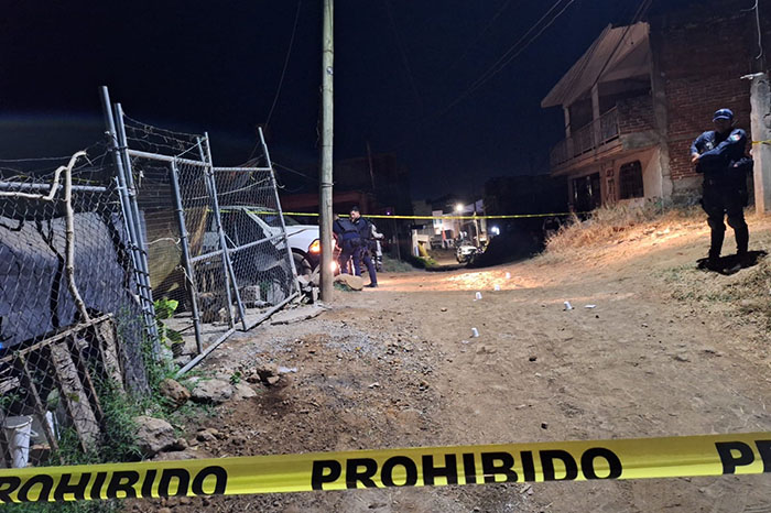 Elementos de la Guardia Nacional y policía resguardan zona de ataque armado en Uruapan.