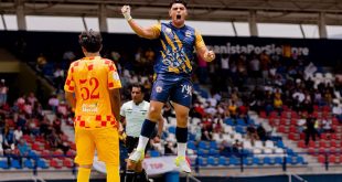 Celebración de los jugadores del Atlético Morelia-UMSNH tras conseguir el pase a las semifinales.