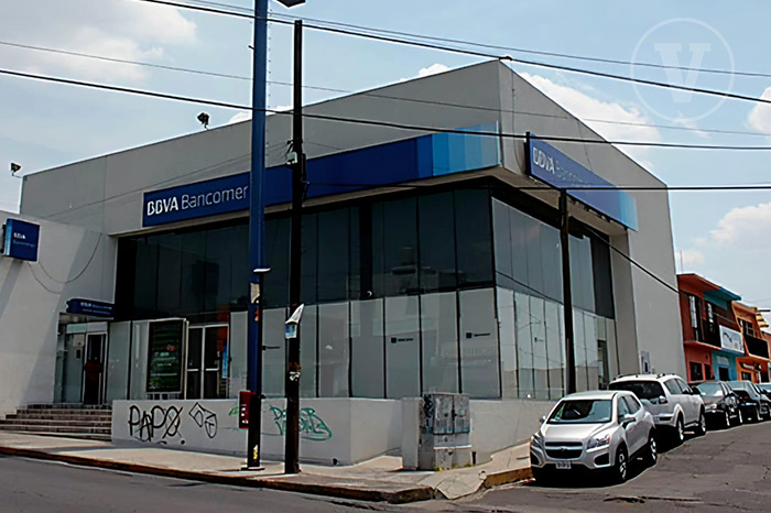 Sucursal de BBVA en Morelia tras un asalto armado contra cuentahabientes.