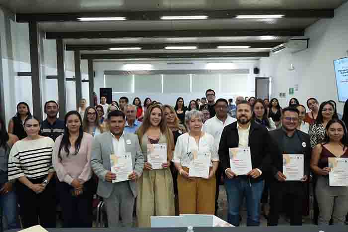 Ponentes y autoridades estatales durante la presentación del informe Perspectiva sobre la Salud Mental en Michoacán en Morelia.