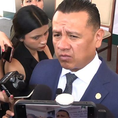 El Fiscal Carlos Torres Piña en rueda de prensa aclarando la situación jurídica de Sigfrido Mújica en el caso Carlos Manzo.