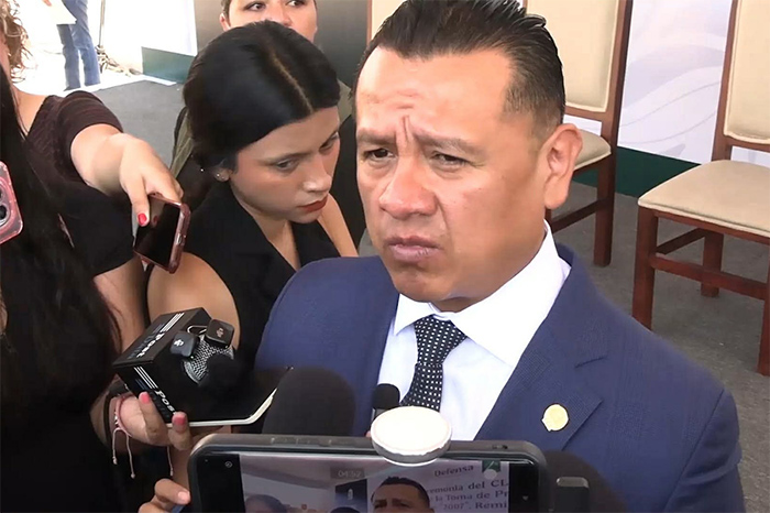 El Fiscal Carlos Torres Piña en rueda de prensa aclarando la situación jurídica de Sigfrido Mújica en el caso Carlos Manzo.