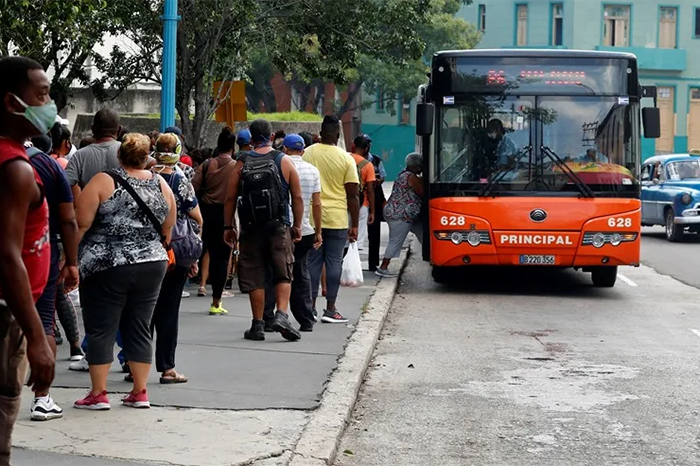 Terminal de autobuses interprovinciales en La Habana afectada por las medidas de racionalización energética.