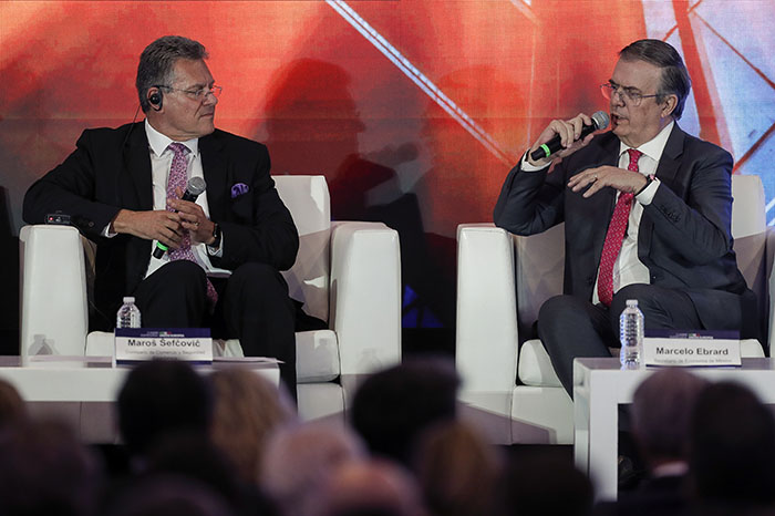 Autoridades de la UE y de México destacaron que el tratado facilitará el desarrollo de la economía de México y atraerá nuevas inversiones en México.