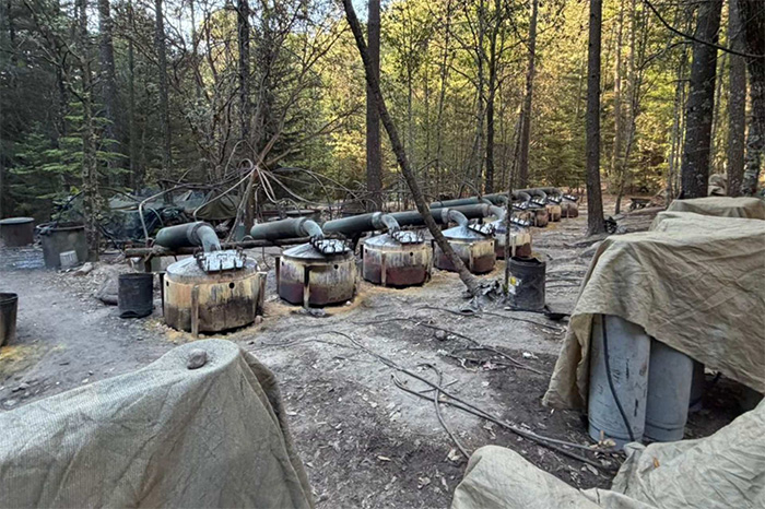Operativo de la FGR en un narcolaboratorio masivo en la Sierra del Pinal, Chihuahua, vinculado a agentes extranjeros.