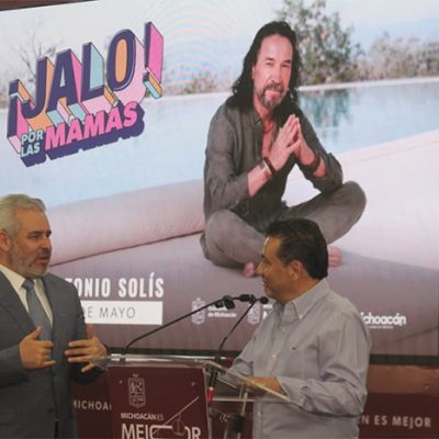 Secretario de Turismo de Michoacán, Roberto Monroy, explicando las dinámicas para obtener boletos de Marco Antonio Solís en Morelia.