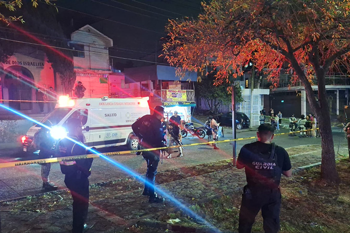 Unidades de emergencia y patrullas de la Guardia Nacional resguardando la Avenida Anillo de Circunvalación tras un hecho delictivo.