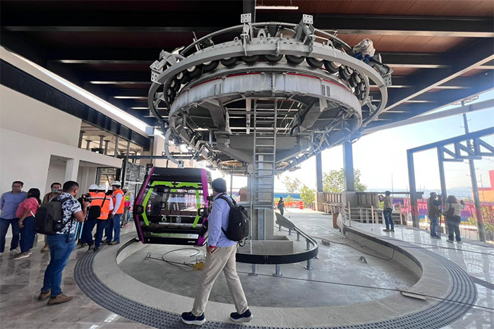 Interconexión de la estación del Teleférico de Morelia y el Morebús en el Monumento a Lázaro Cárdenas.
