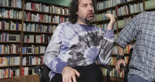 El músico y guitarrista Alejandro Marcovich en una entrevista.