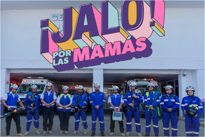 Ambulancias del CRUM y Cruz Roja preparadas para operativo de salud en el Estadio Morelos.