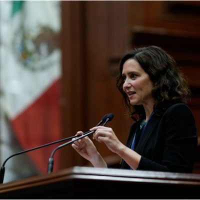 sabel Díaz Ayuso en conferencia de prensa durante su gira por México.