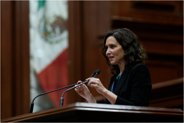 sabel Díaz Ayuso en conferencia de prensa durante su gira por México.