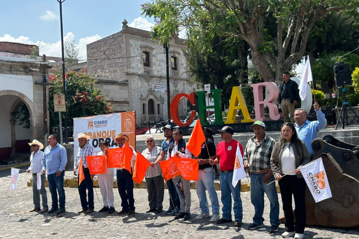 Juan Gabriel Molinero Villaseñor en el arranque de obra en Charo