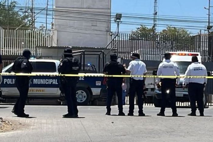 Ambulancia de la Cruz Roja atendiendo traslado de heridos en Obregón