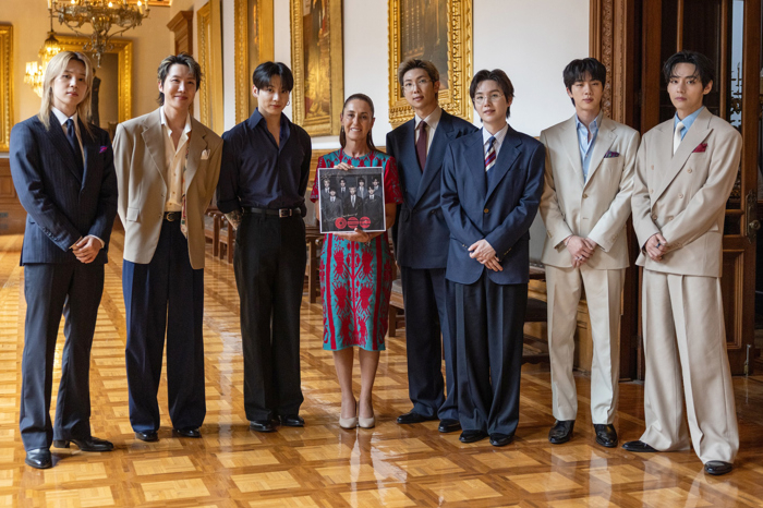 Presidenta Claudia Sheinbaum en reunión con el grupo de K-pop BTS