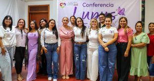 Conferencia sobre el Lupus en la sala de Cabildo con Manuel Esquivel Bejarano y autoridades