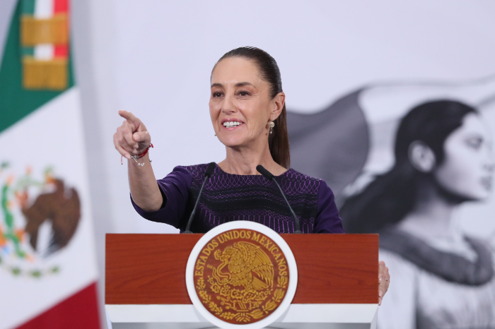 Presidenta Claudia Sheinbaum durante un evento oficial en Palacio Nacional.