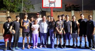 Cancha de basquetbol rehabilitada en la colonia La Paz de Lázaro Cárdenas Michoacán.