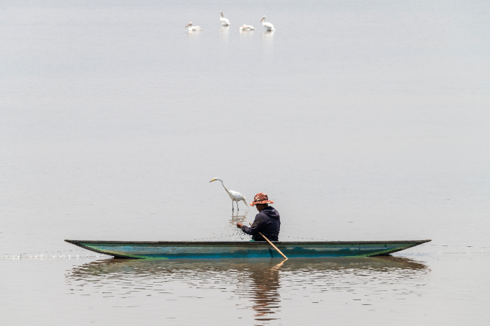 Fotógrafo Iván Holguín documentando la destrucción del Lago de Pátzcuaro en Michoacán