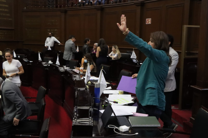 Sesión del Congreso de Michoacán aprobando la reforma de nulidad electoral.