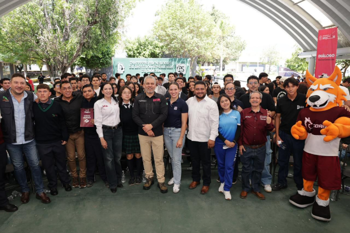 Gobernador Alfredo Ramírez Bedolla conviviendo con estudiantes del ITESZ en Zamora.