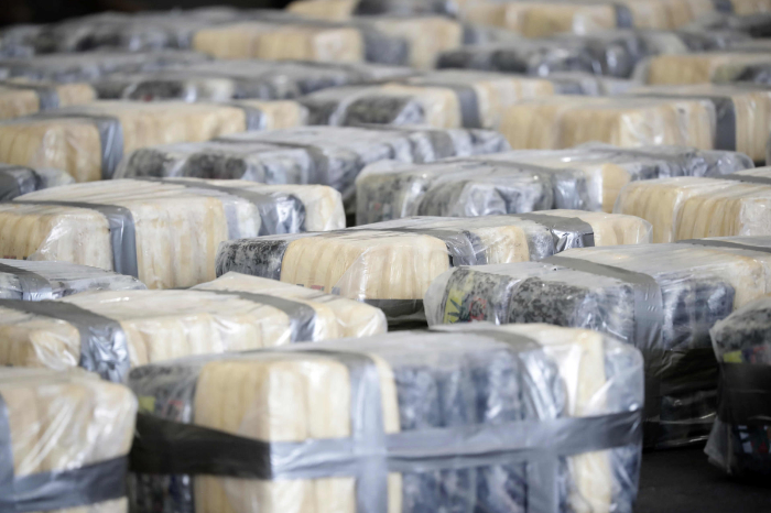 Marina de México decomisa bultos de cocaína en embarcación de Chiapas
