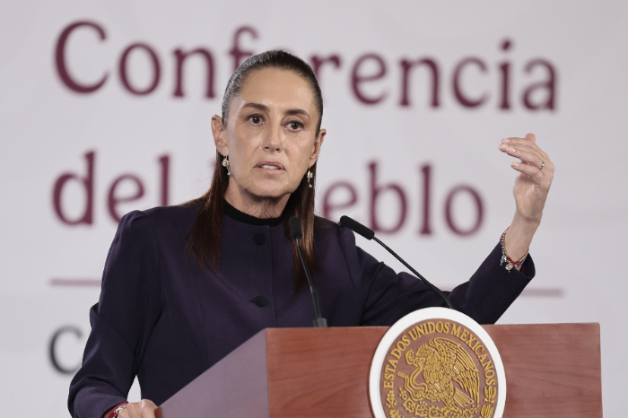 Claudia Sheinbaum en conferencia de prensa hablando sobre la huelga de la CNTE