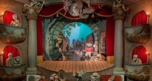 Conjunto de marionetas, máscaras y siluetas de sombras chinas de diversos países en la exposición de Segovia.