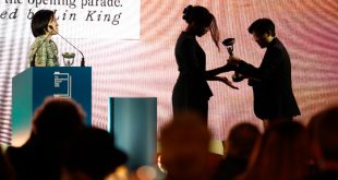 La escritora taiwanesa Yang Shuang zi celebra el premio Booker International por Taiwan Travelogue en Londres