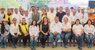 Encuentro entre líderes sindicales de Michoacán y la secretaria Gaby Molina Aguilar durante la conmemoración del Día del Trabajo.
