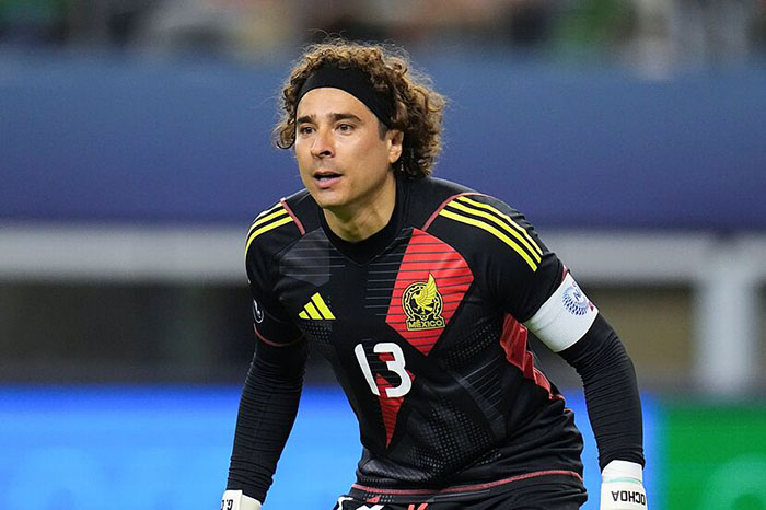 El portero Guillermo Ochoa durante su primer día de prácticas en el Centro de Alto Rendimiento (CAR).