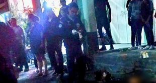 Elementos policiales resguardando las inmediaciones del templo de San Juan Evangelista tras un hecho violento.