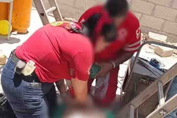 Paramédicos de Protección Civil y Cruz Roja acudieron al sitio en Huetamo, donde se confirmó el deceso del masculino.