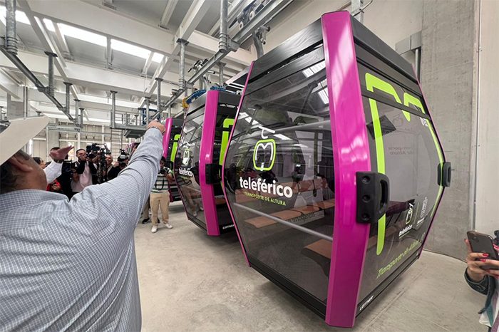 Cabinas de la primera etapa del Teleférico de Morelia que conectará el Estadio Morelos con el Monumento a Lázaro Cárdenas.