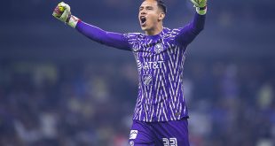 El guardameta michoacano Luis Ángel Malagón durante un entrenamiento previo a su visita a la ciudad de Morelia.