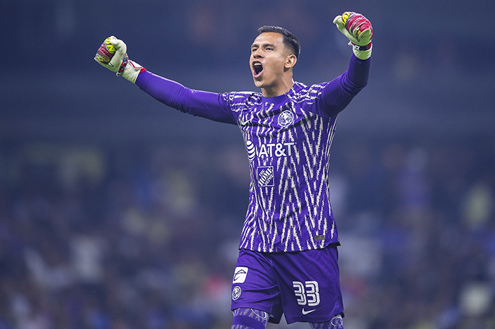 El guardameta michoacano Luis Ángel Malagón durante un entrenamiento previo a su visita a la ciudad de Morelia.