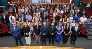 El magistrado presidente Hugo Gama Coria y la presidenta María Lucila Arteaga Garibay durante la firma del convenio institucional.