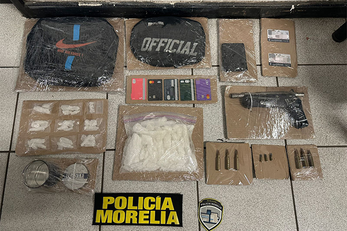 Oficiales de la Policía Morelia atendieron un reporte del C5i y decomisaron un arma de fuego y sustancias ilícitas.