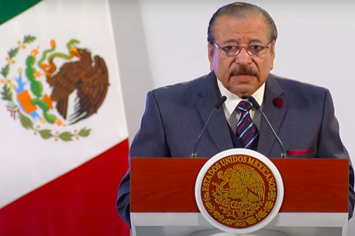 Raúl Armando Jiménez, titular de la Fecoc, durante el pronunciamiento sobre la situación jurídica del gobernador de Sinaloa.