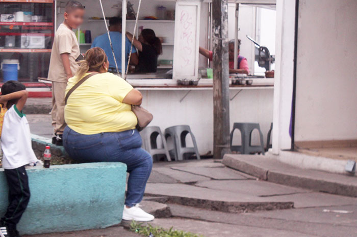 Investigadores del NCD Risk Factor Collaboration analizaron datos de 200 países para identificar la brecha nutricional.