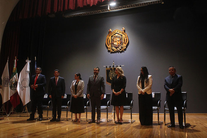 Inauguración oficial del seminario sobre democracia y justicia electoral en el auditorio de la Universidad Michoacana.