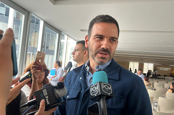 Yankel Benítez Silva, secretario del Ayuntamiento de Morelia, en rueda de prensa.