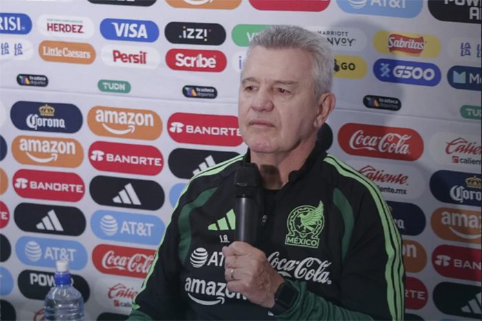 Javier Aguirre dirigiendo entrenamiento en el Centro de Alto Rendimiento previo al Mundial 2026.