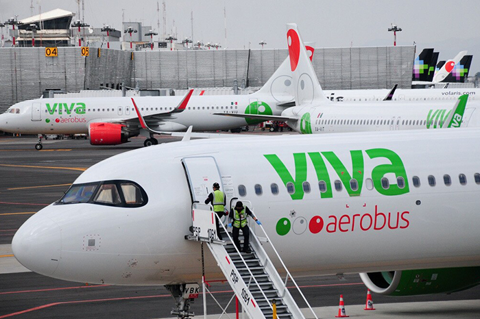 Avion de Viva Aerobus aeropuerto restricciones de viaje Mexico mayo 2026