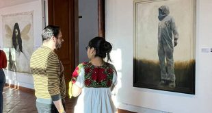 Pasillos y arquería histórica del Centro Cultural Antiguo Colegio Jesuita en Pátzcuaro, Michoacán.