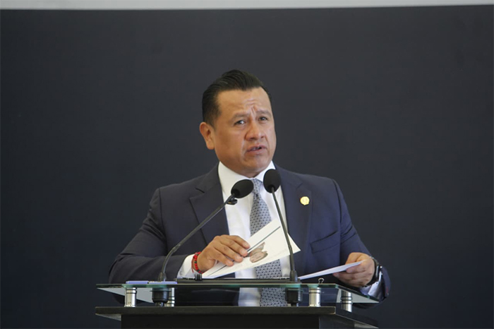 El fiscal general de Michoacán, Carlos Torres Piña, durante una rueda de prensa en las instalaciones de la FGE.