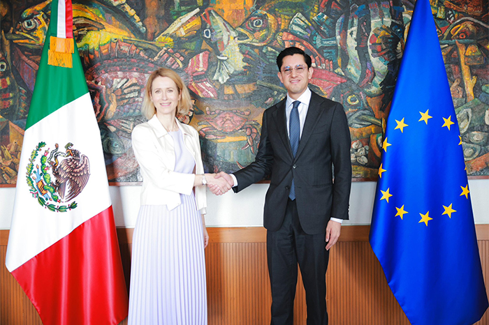 El canciller mexicano Roberto Velasco y la alta representante de la UE Kaja Kallas durante una conferencia de prensa en la SRE.